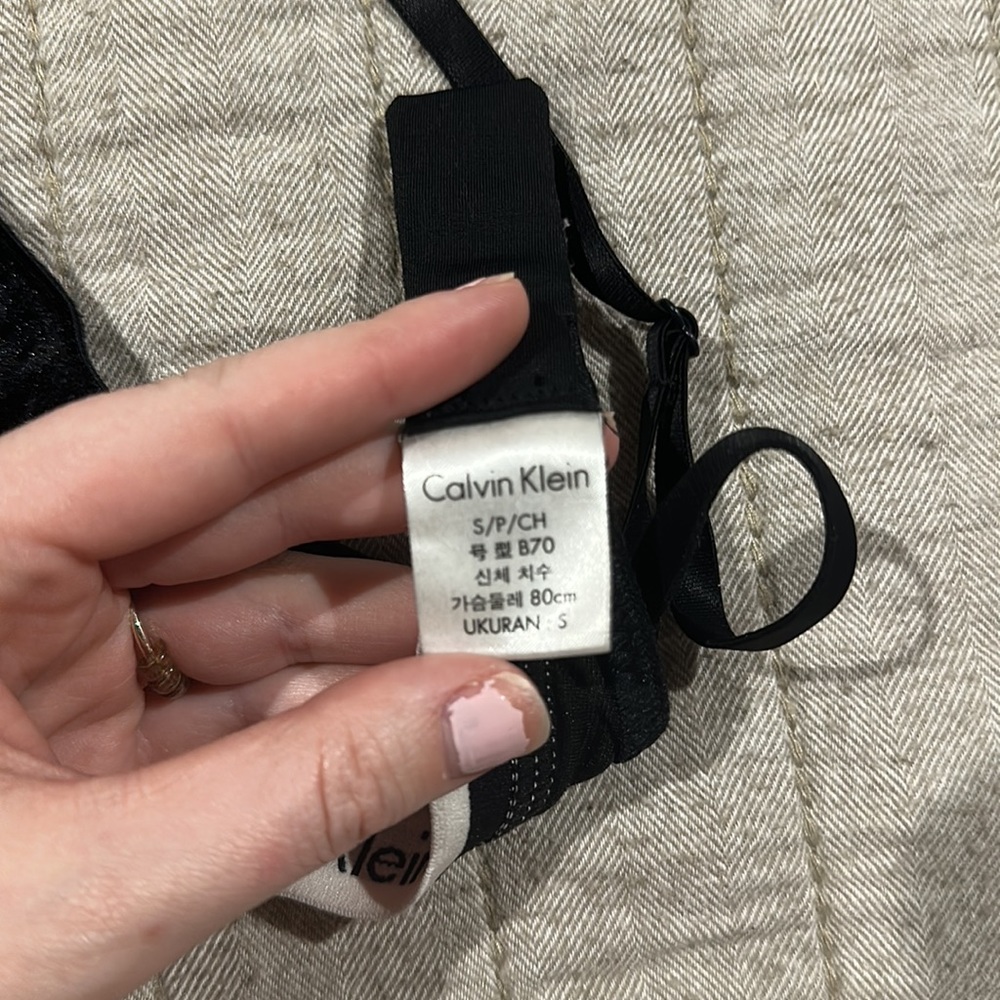 Calvin Klein- velvet bralette - Picture 3 of 3